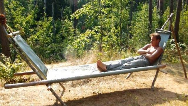 Лесная кровать – лежак из мешков и жердей Лесная кровать – лежак из мешков и жердей