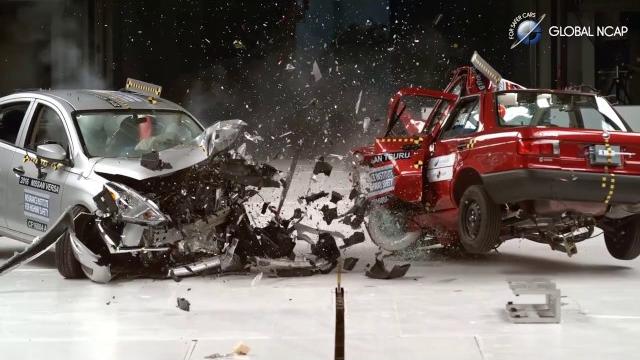Car to car crash test - nissan tsuru vs nissan versa Car to car crash test - nissan tsuru vs nissan versa