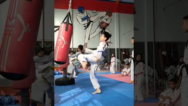 #taekwondo #taekwondotrainning #taekwondokids #taekwondoindonesia #worldtaekwondo #kyorugi #taekwondo #taekwondotrainning #taekwondokids #taekwondoindonesia #worldtaekwondo #kyorugi