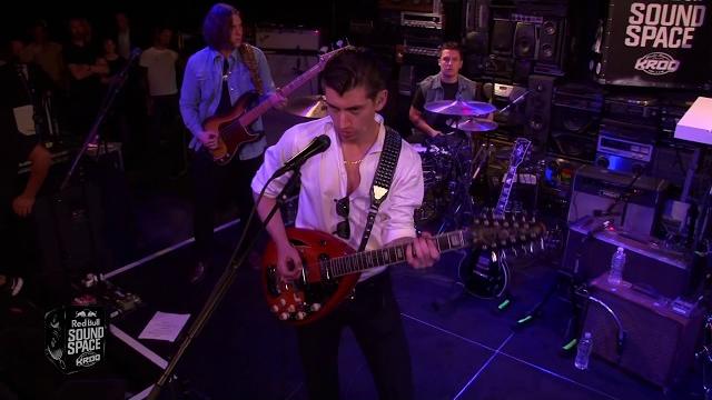 Arctic monkeys - do i wanna know? (live) Arctic monkeys - do i wanna know? (live)