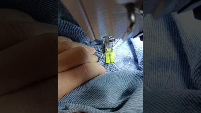 Волшебное решение, как залатать дырку между ног на джинсах!!! штопка джинсов. #учусьшить #швея Волшебное решение, как залатать дырку между ног на джинсах!!! штопка джинсов. #учусьшить #швея