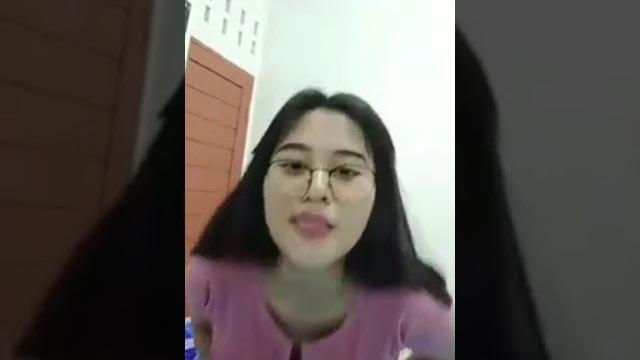 Jilbab dan tanpa jilbab Jilbab dan tanpa jilbab