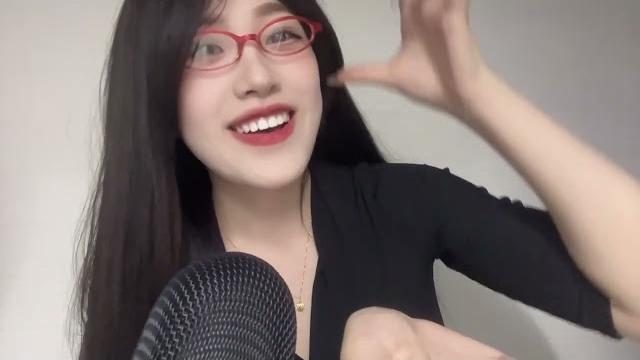 璐璐哄睡屋 反差颜打飞机asmr舔耳福利#评论区更多福利 璐璐哄睡屋 反差颜打飞机asmr舔耳福利#评论区更多福利