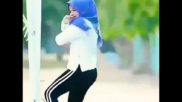 Viral cewek hijab bohay lagi goyang Viral cewek hijab bohay lagi goyang