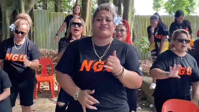 Robyn akari - never give up (official music video) Robyn akari - never give up (official music video)