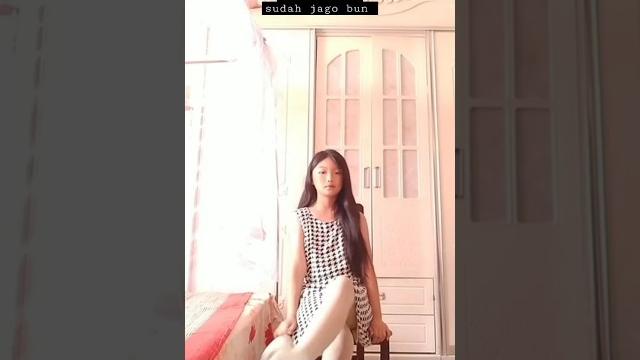 Abg cantik goyang hot buat penasaran Abg cantik goyang hot buat penasaran