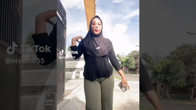 Hijab bunda semok Hijab bunda semok