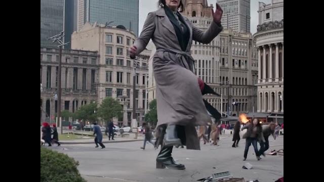 Giantess attack a city Giantess attack a city