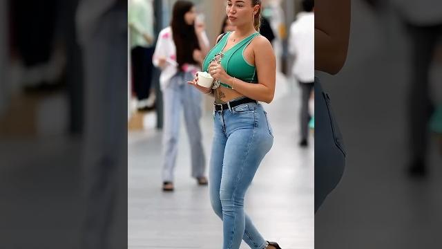 How to style tight jeans like a pro #streetstyle How to style tight jeans like a pro #streetstyle