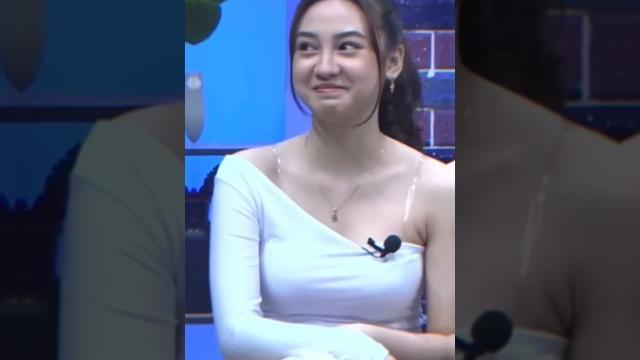 Wanita cantik bintang tamu Wanita cantik bintang tamu