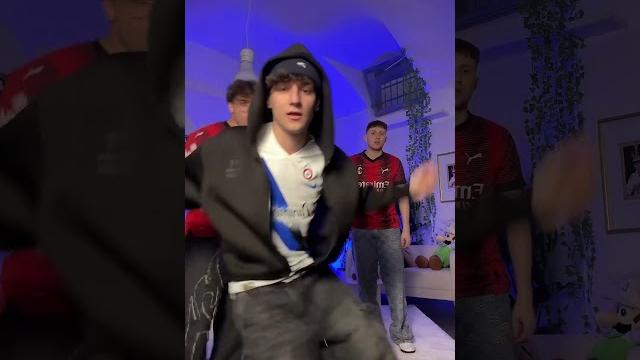 Simone berlini, il rosso e il fubbe che squadra tifano #tiktok #webboh #stardusthouse #italia #live Simone berlini, il rosso e il fubbe che squadra tifano #tiktok #webboh #stardusthouse #italia #live