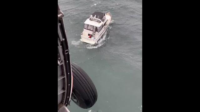 Massive wave wipes out boat during coast guard rescue Massive wave wipes out boat during coast guard rescue
