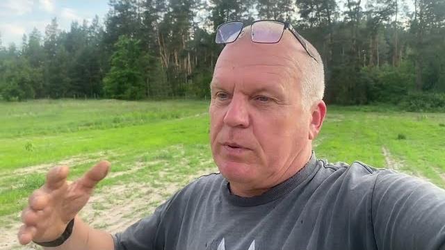 Вот бы так всем, вышел из дому и сразу копаешь, и главное нет конкурентов! поиск с металлоискателем Вот бы так всем, вышел из дому и сразу копаешь, и главное нет конкурентов! поиск с металлоискателем