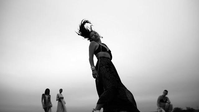 Nirina lune - femme fontaine Nirina lune - femme fontaine