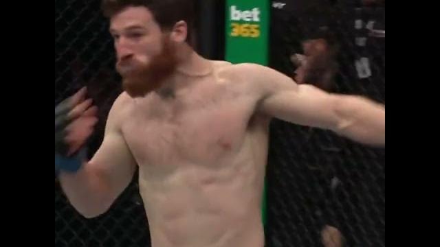 What a combo by ashmouz #ufc286 What a combo by ashmouz #ufc286