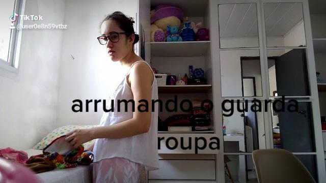 Arrumando o guarda roupa Arrumando o guarda roupa