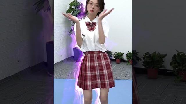 【爆笑办公室】左右穿搭挑战,哈哈最后一个好嚣张呀 【爆笑办公室】左右穿搭挑战,哈哈最后一个好嚣张呀