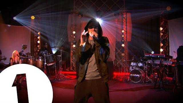 Eminem - love the way you lie ft skylar grey on radio 1 Eminem - love the way you lie ft skylar grey on radio 1