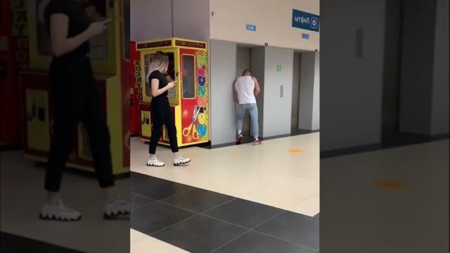 American bodybuilder masturbation prank with girls American bodybuilder masturbation prank with girls