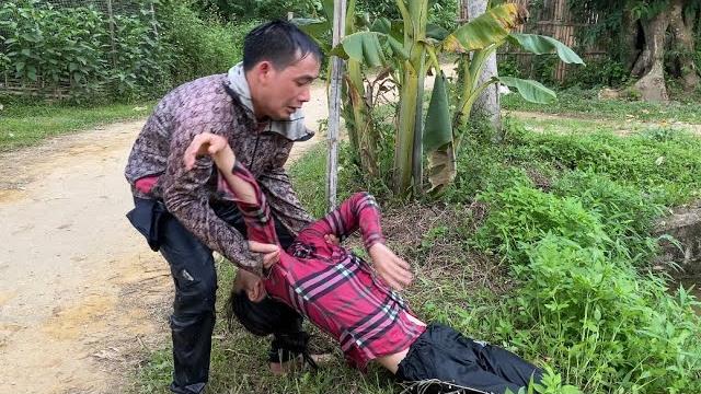 Ngoan lay in her husband's arms,life was so fragile Ngoan lay in her husband's arms,life was so fragile