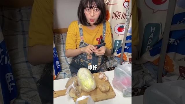 The girls' dormitory cooks together. do you have people like mary?# one person plays many roles. The girls' dormitory cooks together. do you have people like mary?# one person plays many roles.