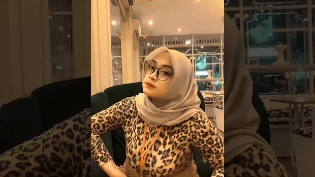 Bu guru salsa cantik sissalsaa Bu guru salsa cantik sissalsaa