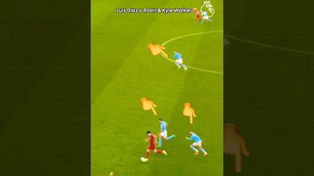 Luis diaz was too quick for them! 🫢 Luis diaz was too quick for them! 🫢
