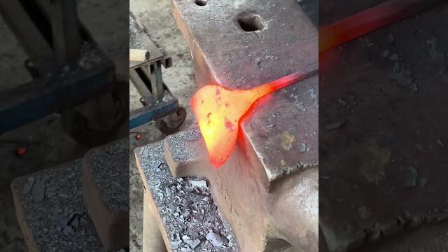 Куем сразу две кочерги Куем сразу две кочерги