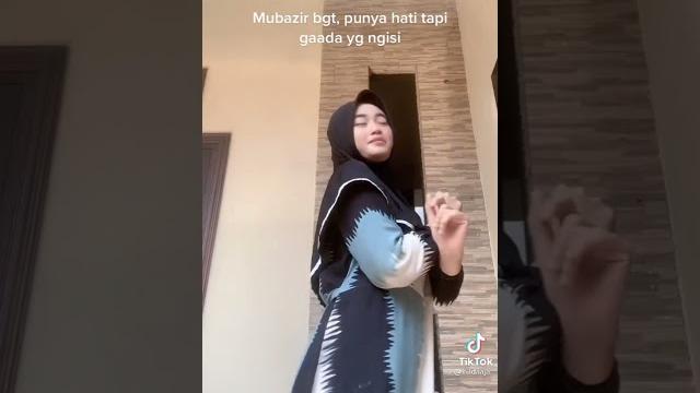 Hijab goyang tipis² aja #cantik Hijab goyang tipis² aja #cantik