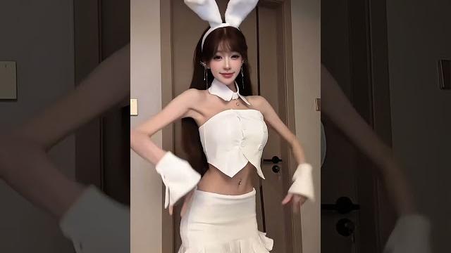 Hot chinese girl dancing Hot chinese girl dancing