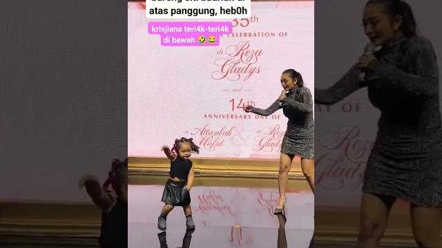 Momen xaren ikut nyanyi bareng siti badriah #beritaartis #hiburan #sitibadriah #xarena Momen xaren ikut nyanyi bareng siti badriah #beritaartis #hiburan #sitibadriah #xarena