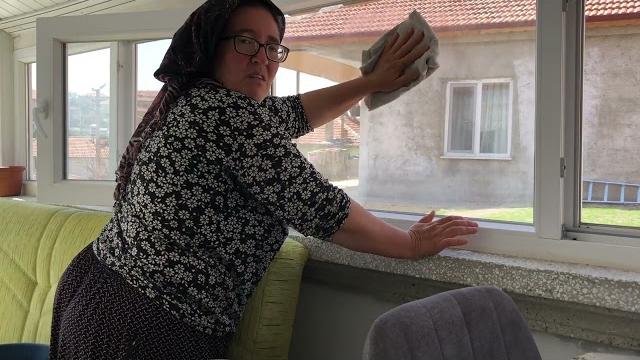 Balkonun camlarini si̇ldi̇m ️esmayla hali yikadik Balkonun camlarini si̇ldi̇m ️esmayla hali yikadik