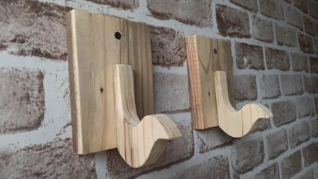 Diy decorative wall hooks // pallet projects Diy decorative wall hooks // pallet projects