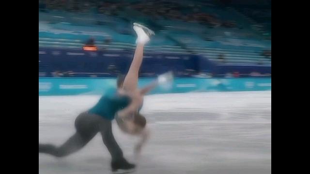 Жёсткое падение..фигурное катание #figureskating #фигурноекатание #olympics #олимпиада2022 Жёсткое падение..фигурное катание #figureskating #фигурноекатание #olympics #олимпиада2022