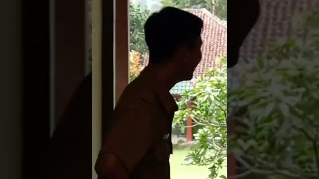 Mas guru idola para siswa ini terjebak di wc sekolah #viral #henipurwonobanjarnegara #masguruadi Mas guru idola para siswa ini terjebak di wc sekolah #viral #henipurwonobanjarnegara #masguruadi