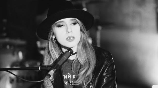 Anana kaye - running from love (official music video) Anana kaye - running from love (official music video)