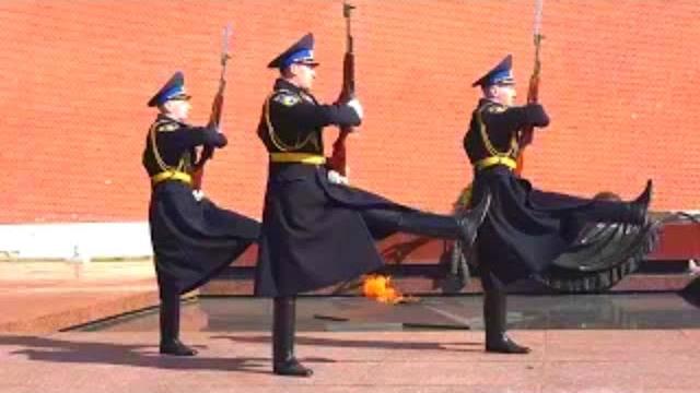 Почётный караул у вечного огня honor guard at the eternal flame 仪仗队 名誉ガード 대 смена караула ziminvideo Почётный караул у вечного огня honor guard at the eternal flame 仪仗队 名誉ガード 대 смена караула ziminvideo