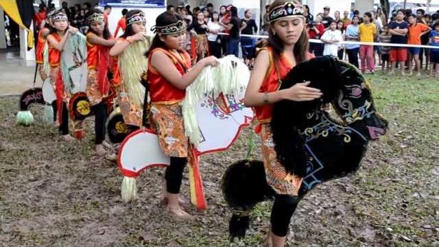 Sri ulan feat siji loro indah sari (c) Sri ulan feat siji loro indah sari (c)
