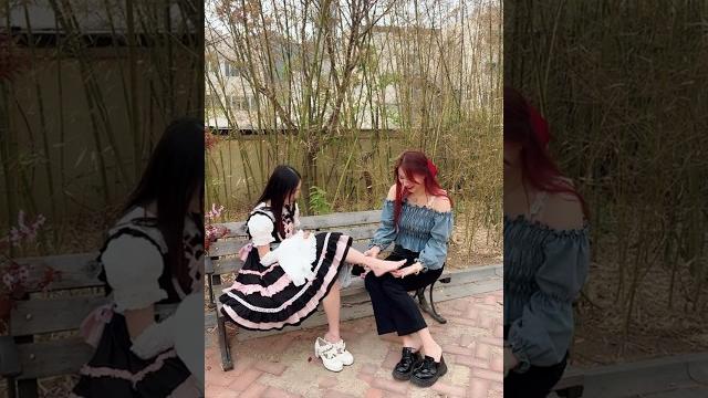 挠洛丽塔小姐姐的脚心 #tk #挠脚丫 挠洛丽塔小姐姐的脚心 #tk #挠脚丫