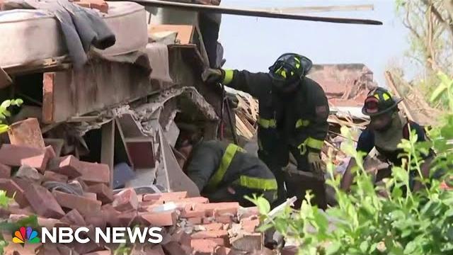 Devastating tornado hits st. louis Devastating tornado hits st. louis