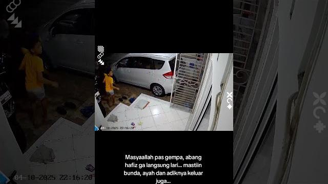 Aksi tak terduga dilakukan bocah saat gempa, masuk ke rumah dulu pastikan ayah, ibu dan adik keluar Aksi tak terduga dilakukan bocah saat gempa, masuk ke rumah dulu pastikan ayah, ibu dan adik keluar