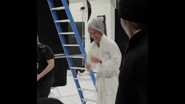 Alex albon in a bathrobe with max verstappen Alex albon in a bathrobe with max verstappen