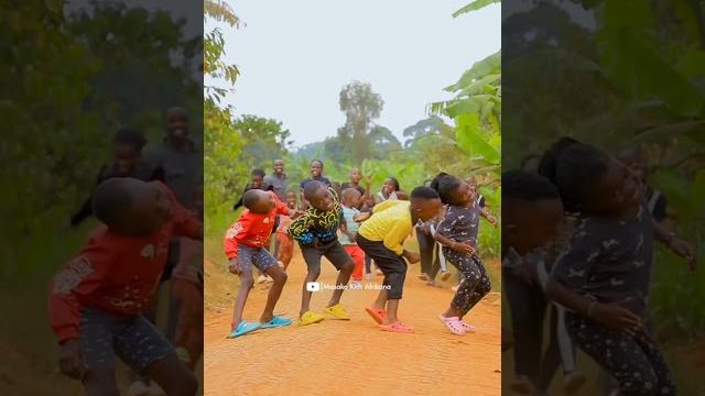 Afrika çocuklarının dansı Afrika çocuklarının dansı