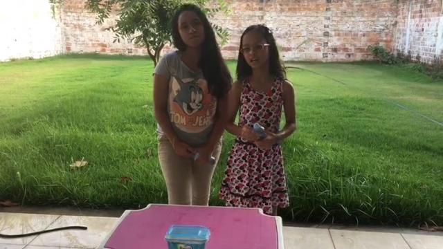 Desafio da garrafa com minha prima Desafio da garrafa com minha prima