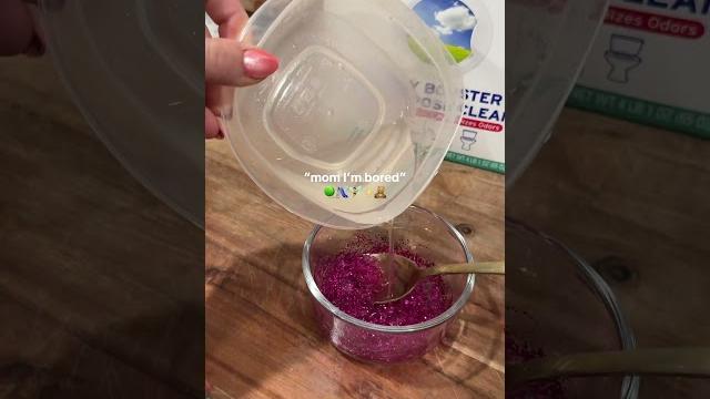 Diy bouncy balls 1/2 cup boiling water1 tbsp borax mix! add 2 tbsp glitter & mix! #summeractivities Diy bouncy balls 1/2 cup boiling water1 tbsp borax mix! add 2 tbsp glitter & mix! #summeractivities