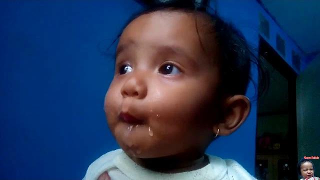Queen main air liur - bikin balon Queen main air liur - bikin balon