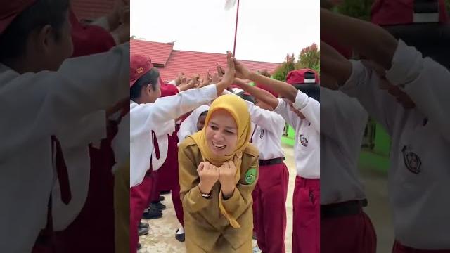 Keseruan murid sekolah sd ikutan trend Keseruan murid sekolah sd ikutan trend