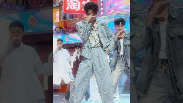 #丁程鑫 cha#星奇搖 抬手、扭腰、頂胯每個動作乾淨俐落小丁跳舞就是很好看呀#你好星期六 #丁程鑫 cha#星奇搖 抬手、扭腰、頂胯每個動作乾淨俐落小丁跳舞就是很好看呀#你好星期六
