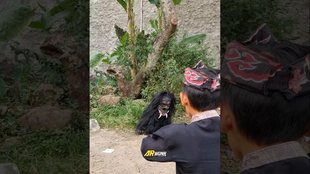 Bocil sakti menerbangkan topeng milik grandong Bocil sakti menerbangkan topeng milik grandong
