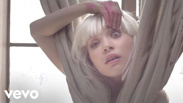 Sia - chandelier (official video) Sia - chandelier (official video)
